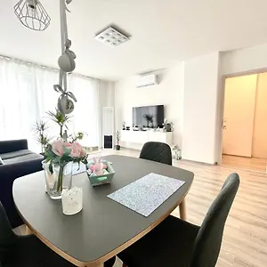 West Budapest-edge Of Downtown-free Parking Apartman